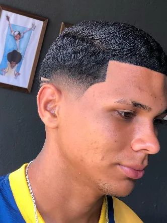 Degradê com risco curto e topo ondulado