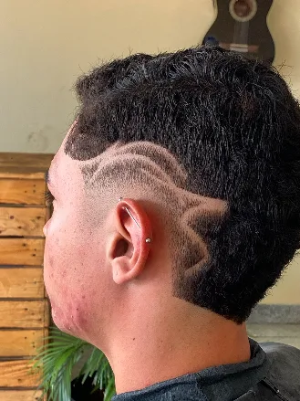 Freestyle com linhas em onda e degradê baixo