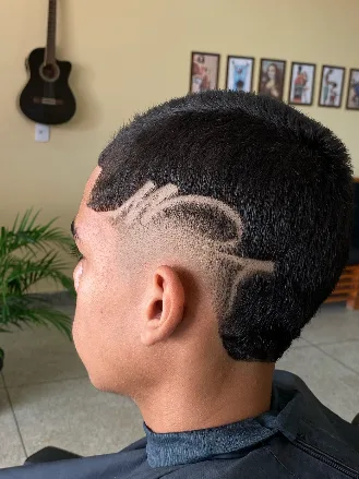 Freestyle de linhas curvas entrelaçadas na lateral