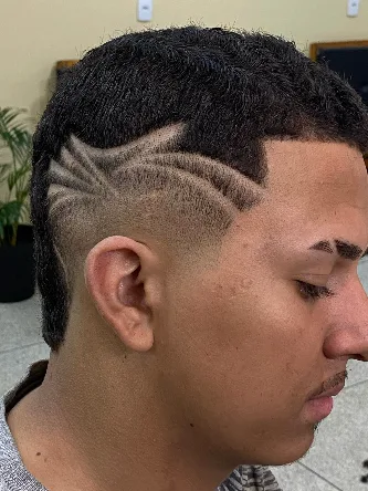 Freestyle de linhas diagonais em leque na lateral